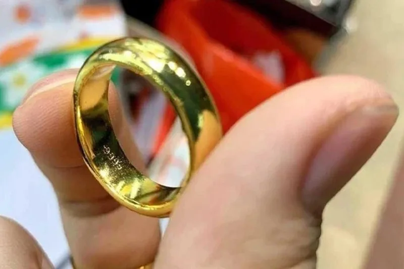 Vàng nhẫn 24k tinh khiết 99.99% sở hữu đặc tính mềm dẻo và bảo toàn giá trị cốt lõi.