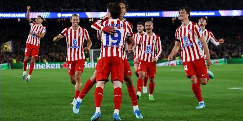 Atlético Madrid nổi bật với pressing tầm trung, bẫy pressing và khối phòng ngự kỷ luật.