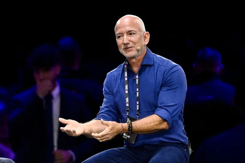 Quy tắc hai chiếc bánh pizza và tư duy dài hạn là những bí quyết quản trị độc đáo giúp Jeff Bezos thành công.