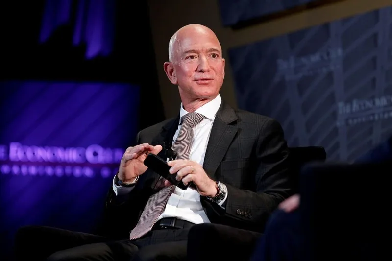Jeff Bezos là ai mà có thể định hình lại toàn bộ ngành thương mại điện tử và công nghệ toàn cầu?