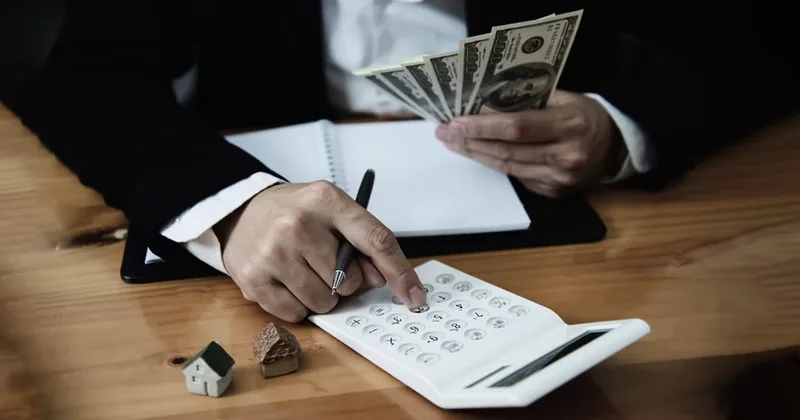 Doanh nghiệp đối mặt bài toán chi phí nhân công tăng kéo theo các khoản đóng bảo hiểm.