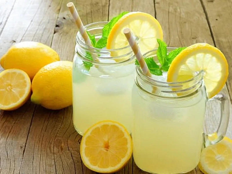 Uống nước chanh muối giúp bù nước, bổ sung điện giải và hồi phục năng lượng nhanh chóng.