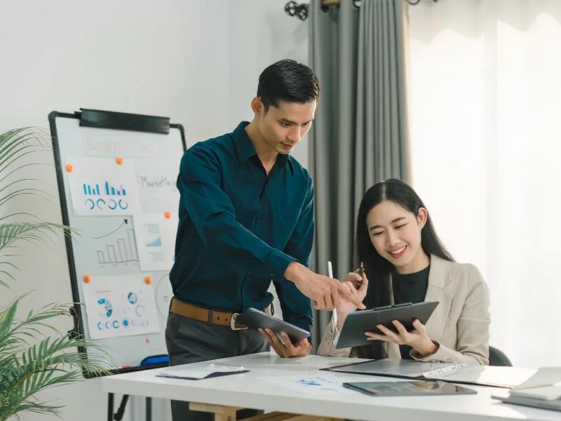 Thiết lập không gian phòng ngủ thư giãn giúp hạn chế mộng mị và ngủ sâu giấc hơn.