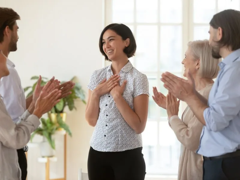 Giải mã hiện tượng nằm mơ thấy đồng nghiệp cũ dưới góc nhìn tâm lý học.