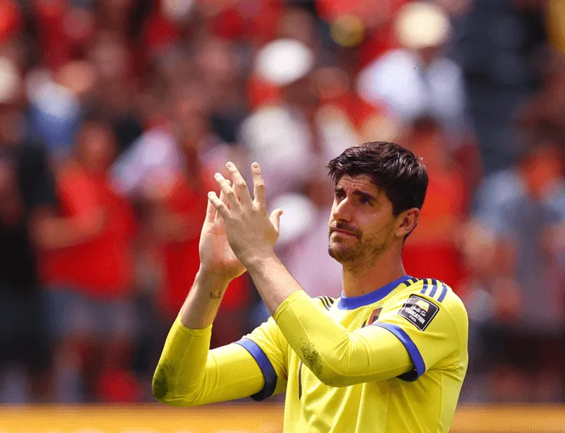 Thibaut Courtois trong màu áo Real Madrid – chốt chặn vững chắc nơi khung gỗ.