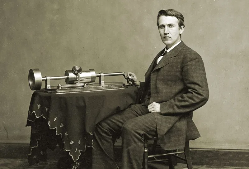 Chiếc máy ghi âm (phonograph) năm 1877 – bước ngoặt đưa tên tuổi Edison ra thế giới.